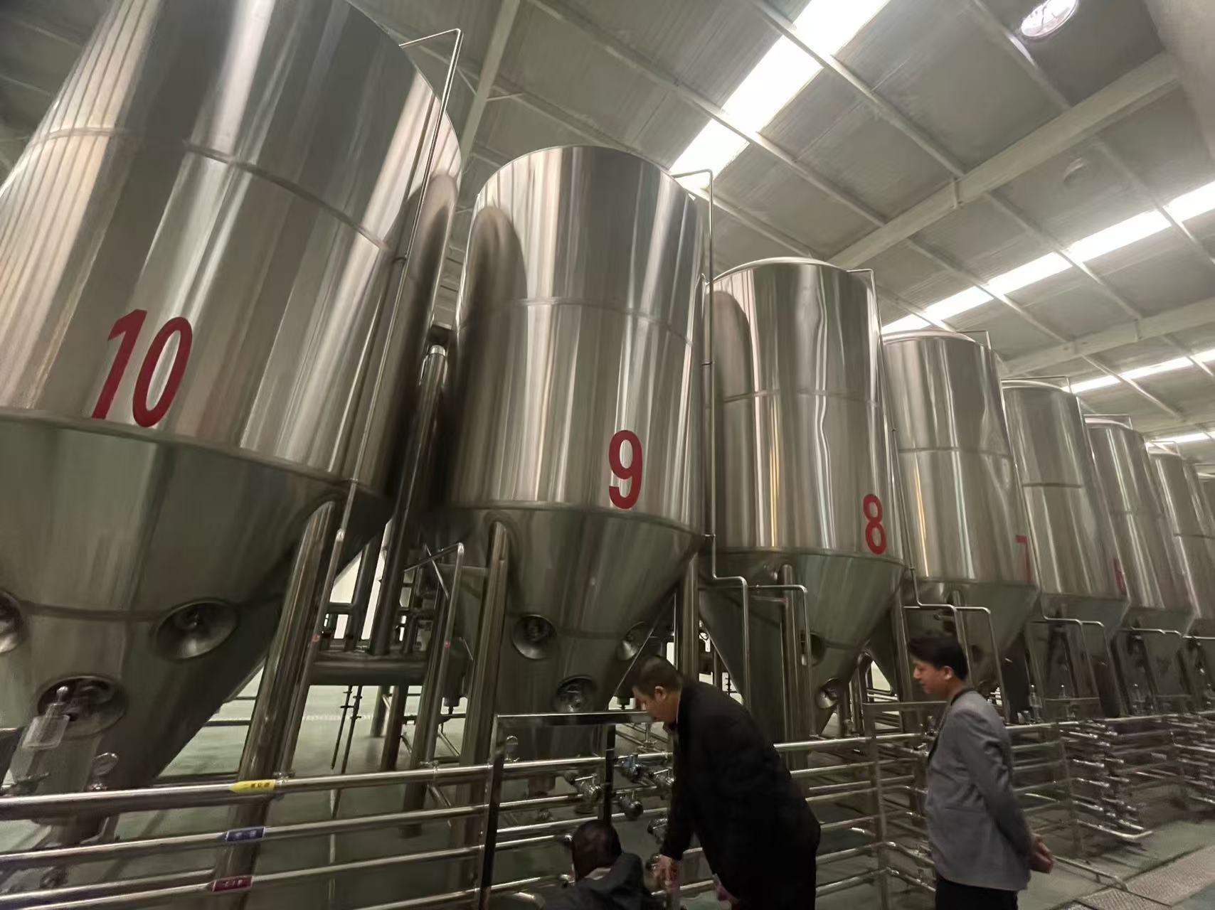 荣昌精酿啤酒设备厂—平面布置、设备设计、制造、调试、培训等一条龙服务